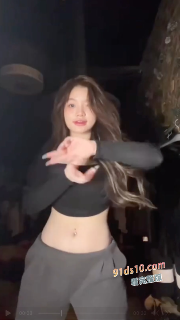 抖音一位神秘男子晒出一百亿美金银行卡余额截图，当女生看见后一群人主动求草 图3