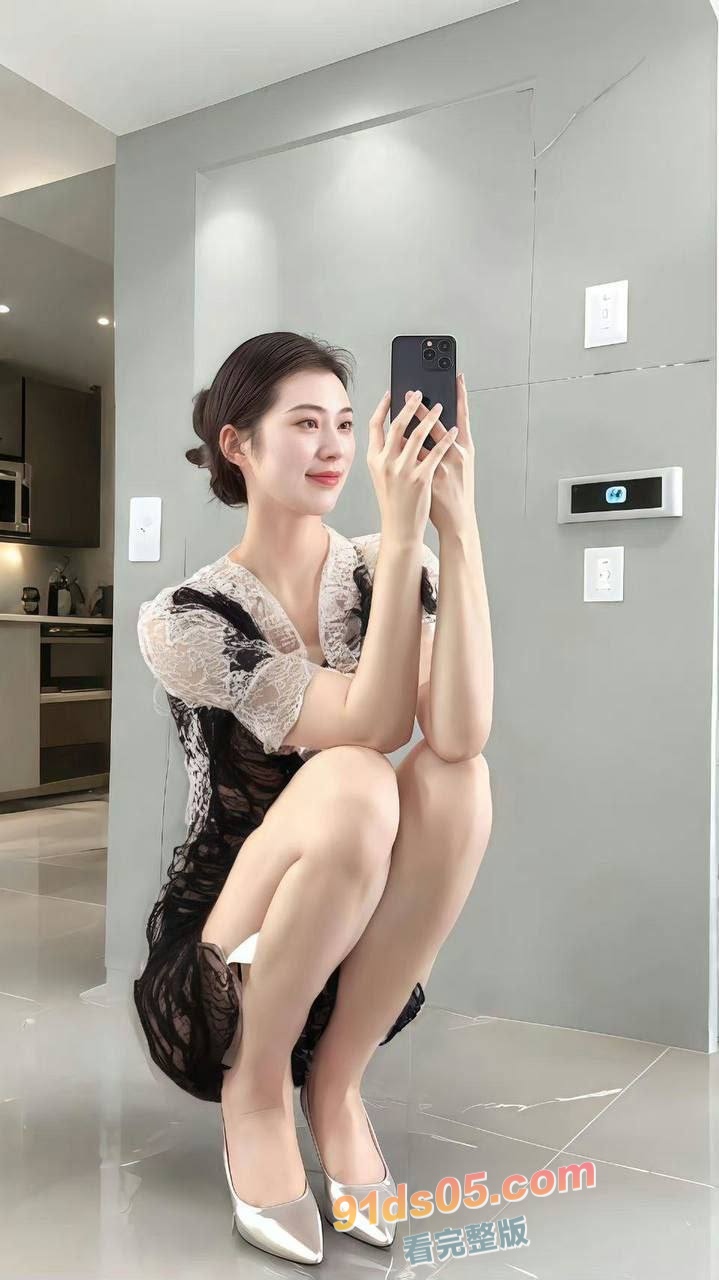 超高颜值极品御姐被金主爸爸拿下，在床上骚的不像样，口交吃鸡，乳夹M腿被压在身下无套爆操 图3