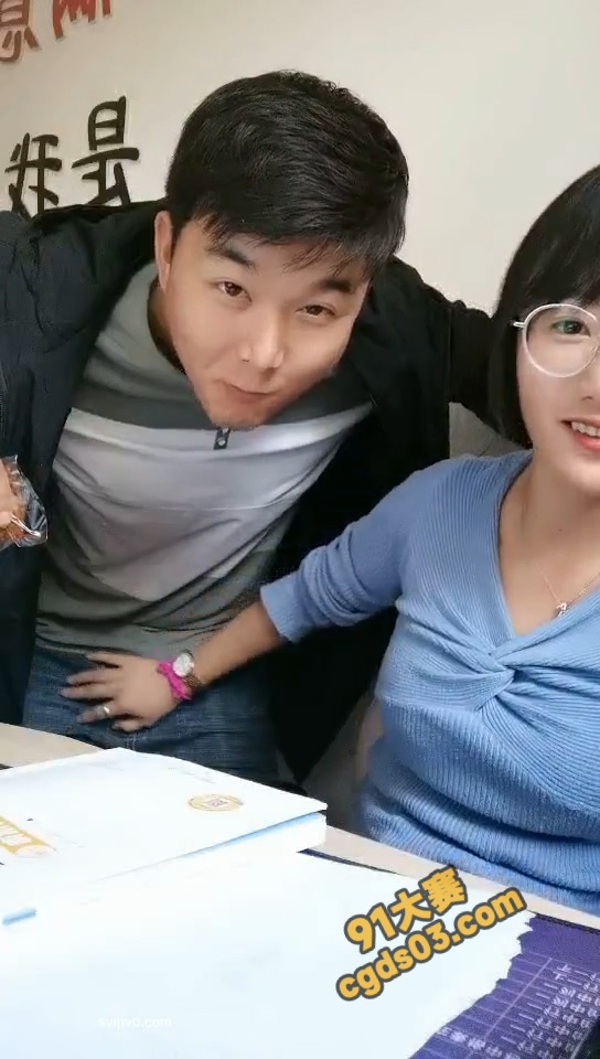 为人湿婊！小学语文老师为还贷款竟然下海跟体育老师 露脸搞黄播 图2