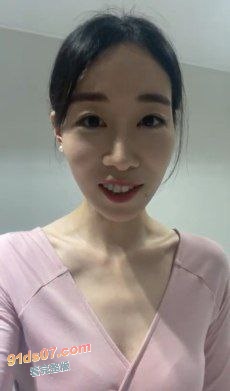 性感气质少妇伊芙琳厕所自慰福利 镜头前大胆露出浓密黑森林 逼毛浓郁性瘾旺盛堪比荡妇