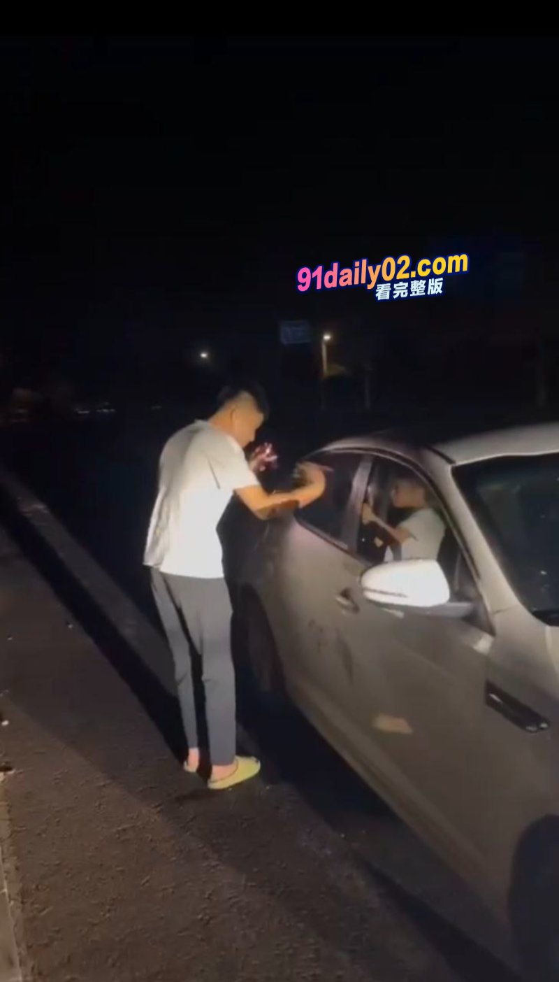 广东清远抖音反差婊「糖糖烧烤地摊造」被抓奸在车 裤子都脱了还喊我们没有做 图6