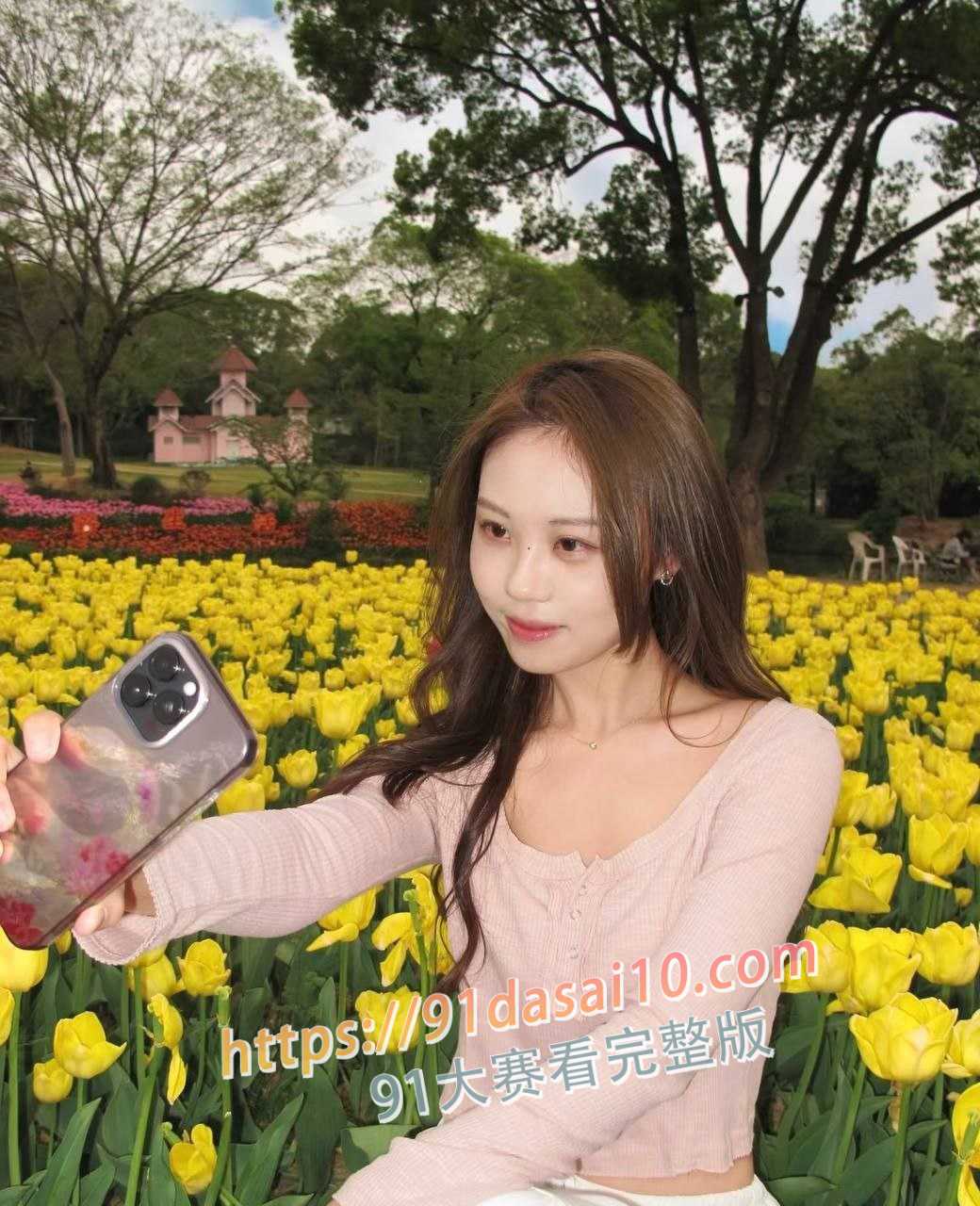 北京小情侣激情自拍，女生骚浪口交足交，男生恋足癖热衷于舔丝袜脚 图4