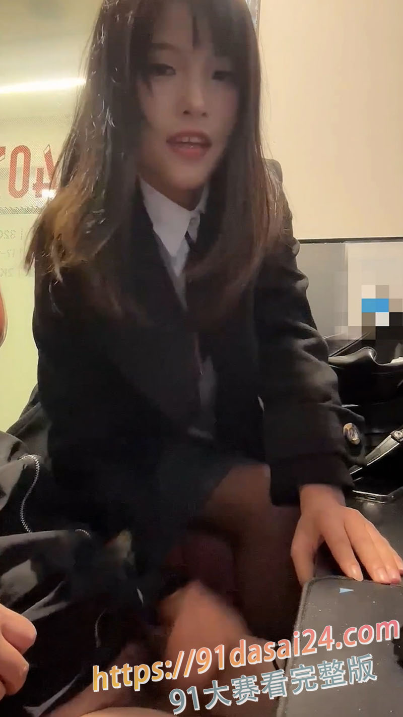 推特网红颜值担当 香香鲨 惊艳上线 黑丝白丝轮换撩人 美腿玉足自带氛围感 ！ 图5