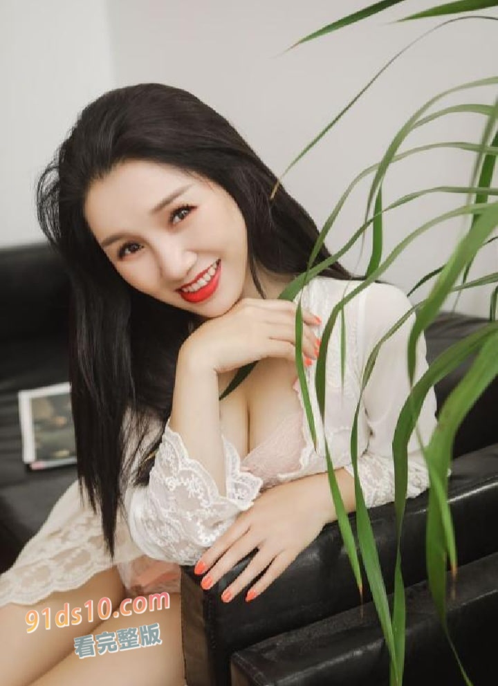 海角大神 爸妈在家也要和姐姐做爱，主动穿上瑜伽裤不穿内裤等着我操的骚姐