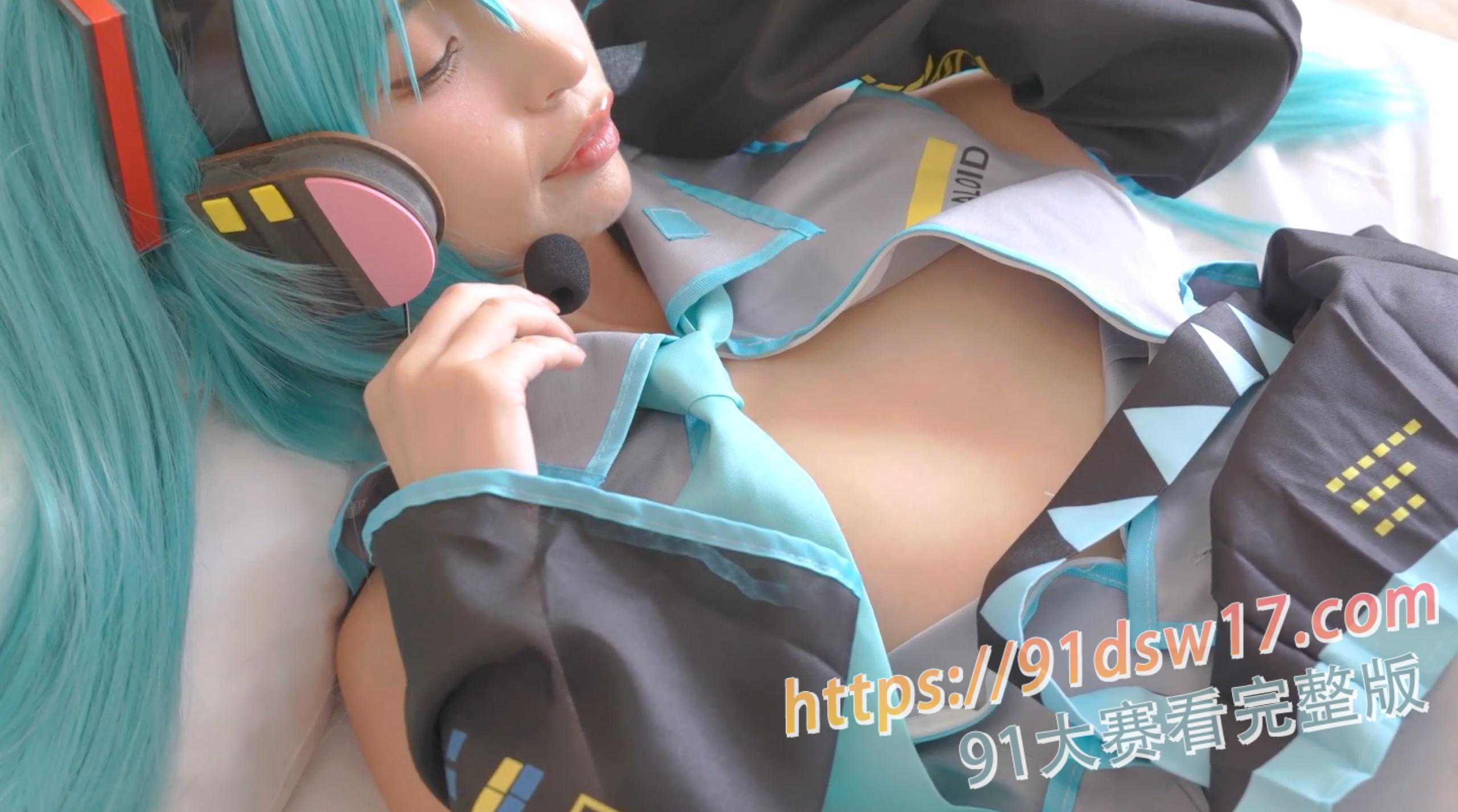 美少女初音未来COS 黑丝嫩妹性感身材 男优们疯狂想内射的极品福利 图4