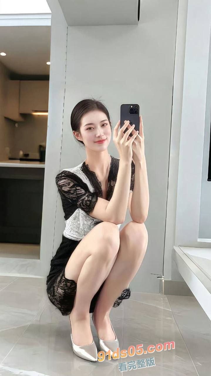超高颜值极品御姐被金主爸爸拿下，在床上骚的不像样，口交吃鸡，乳夹M腿被压在身下无套爆操 图1