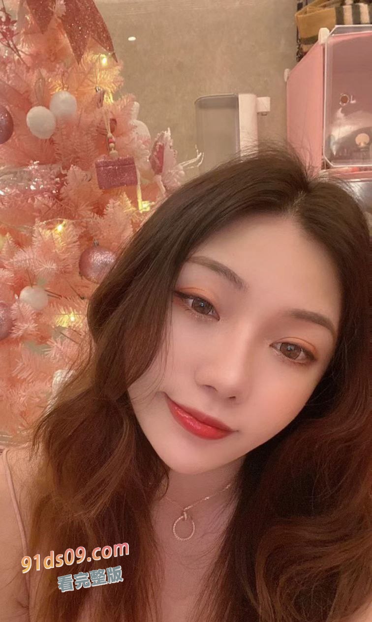 公司女神同事聚餐后勾引我，口活超骚舔鸡巴，求大屌猛操内射
