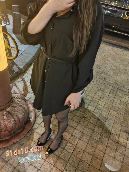 海角大神 五一休息，老板拉着大神逛街，老板带着大神进女厕所爆操她！ 图6