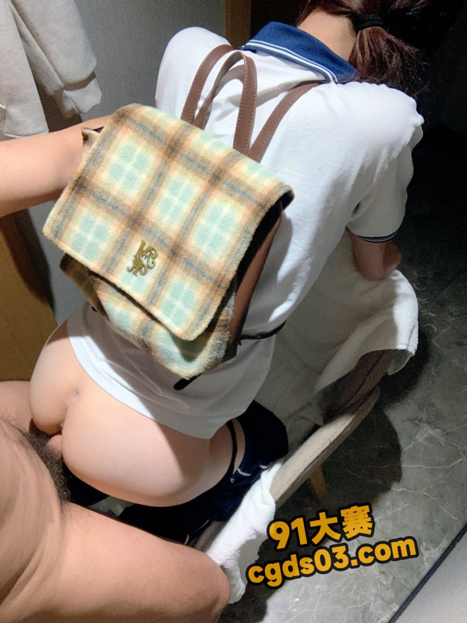 万人求系列！ 泉城女大学生与男友性爱自拍曝光 骚货主动挺起屁股等着被后入 图6
