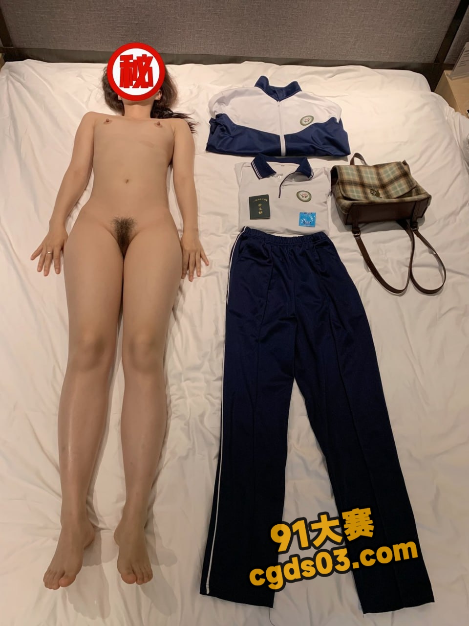 万人求系列！ 泉城女大学生与男友性爱自拍曝光 骚货主动挺起屁股等着被后入 图1