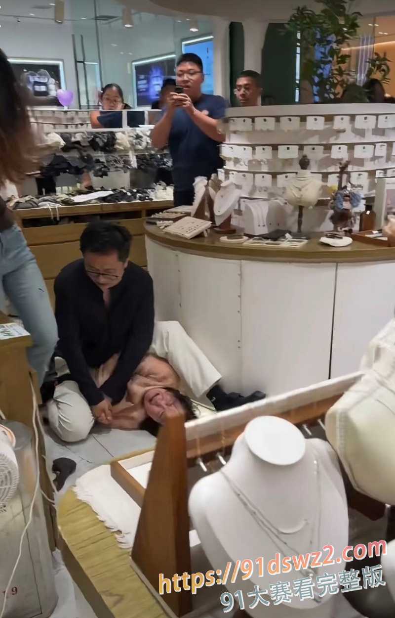 江苏南通如皋吾悦广场抓小三互殴上热搜 厂长臧洋出轨小提琴老师 原配崩溃质问！ 图21