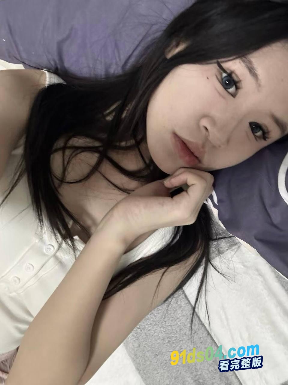 震碎三观！哈尔滨反差母女同时出道 女儿裸聊视频流出 雪白大奶掰逼自慰 小骚货被男友干尿后全身瘫软