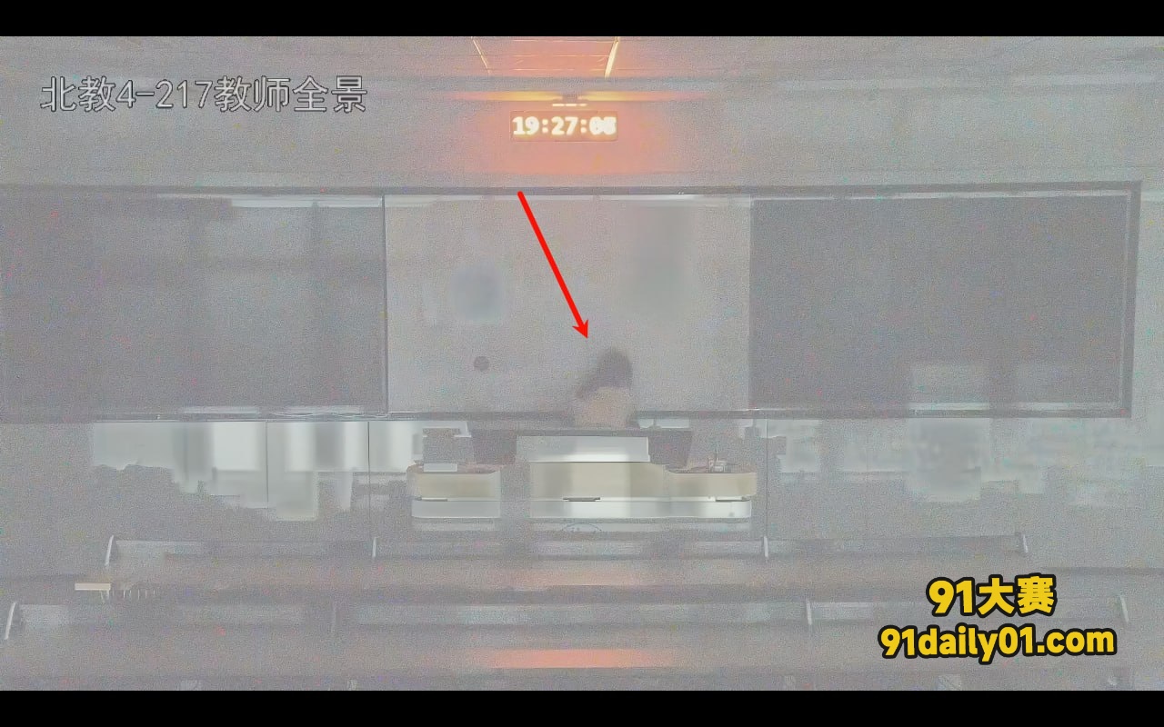 浙江大学北教4217学生做爱被监控拍下！ 开不起大床房 只能在教室里将就一下！ 图5