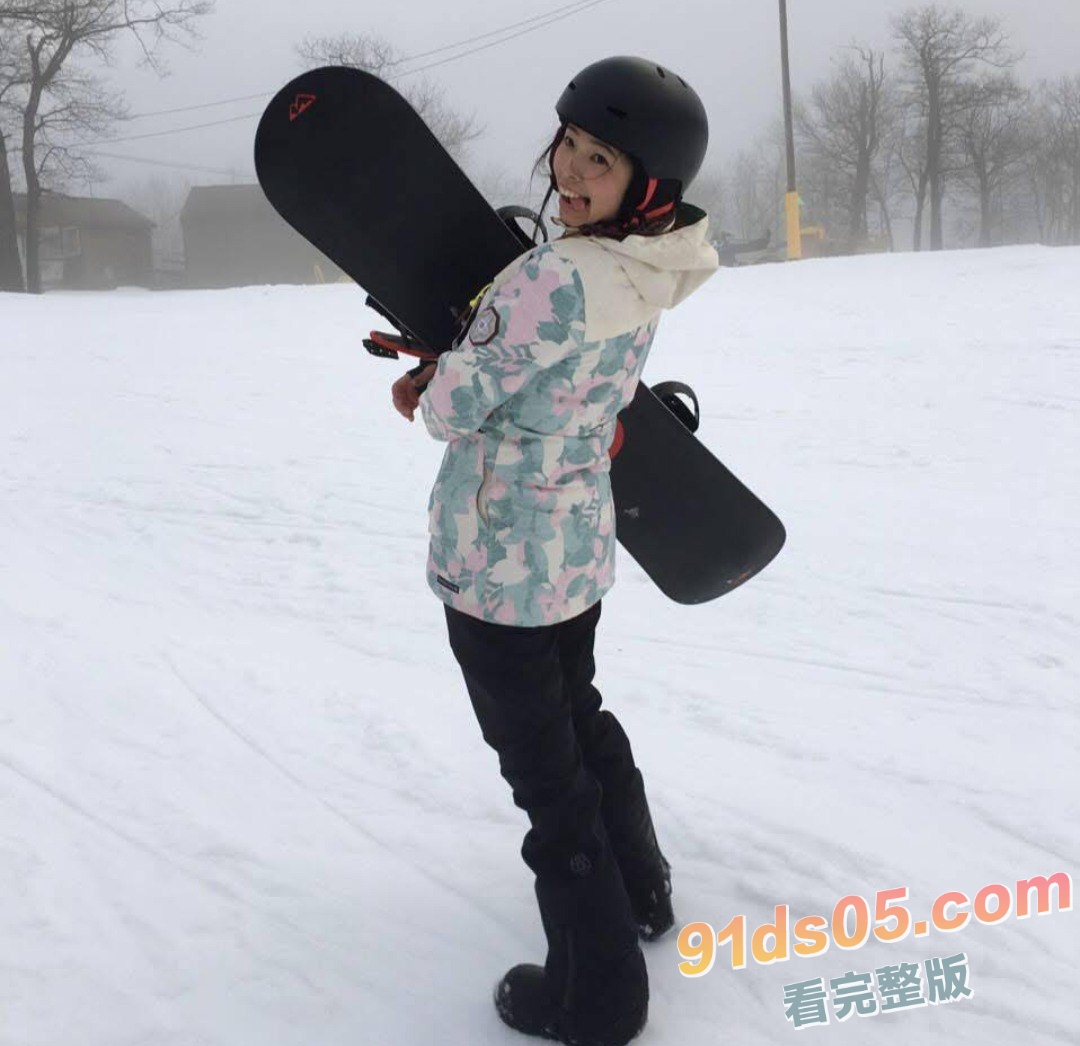 04年微胖女 艺术大学 微胖巨乳大学生 张艾云 成为主人和主人朋友胯下的泄欲精盆母狗！