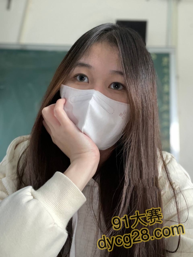 北京大学波霸 郭慧颖 一边写作业一边交作业 这大奶子看的我头发昏 图1