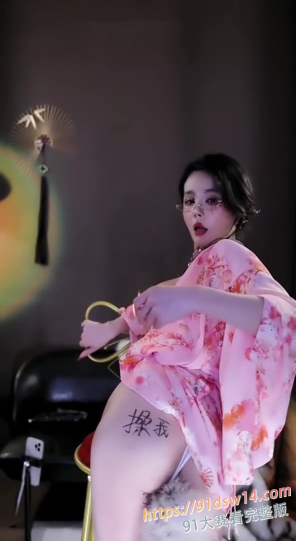 网易CC极品御姐 温凉 高价定制热舞自慰福利 粉色樱花和服蜡滴巨乳 猛插嫩穴娇喘连连！ 图4