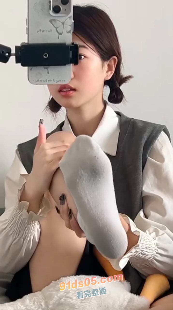 抖音清纯可爱网红小妍my 金主定制舔脚自慰福利视频 可可爱爱淫淫荡荡太反差了 图4