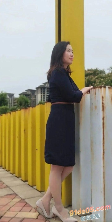 和美容院的熟妇到酒店开房，她老公到酒店查房 操逼差点被她老公抓到，快被吓阳痿了。 图4