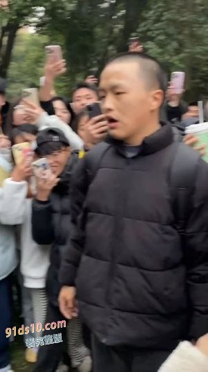 25年第一位纯爱战士应声倒地 四川成都托普信息技术职业学院 纯爱战神被绿 现场哭诉 导致大量学生围观 火爆全网！ 图7