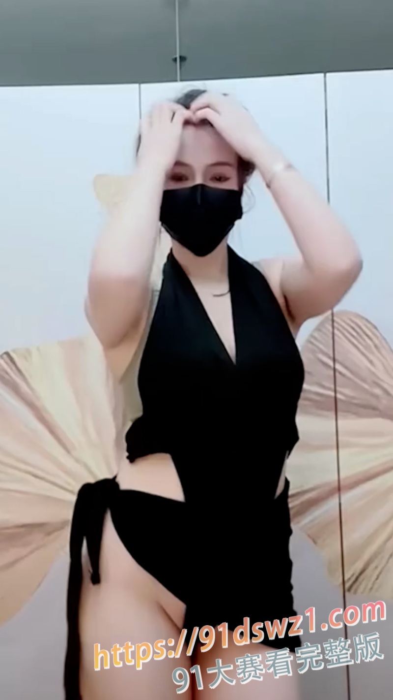抖音网红 小阿姨 下海直播骚舞 开档蕾丝透视情趣衣骚舞露点太犯规了 图4