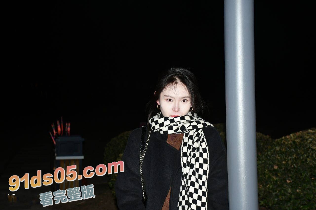 某高校极品清纯女大学生居家自拍视频泄露 在家穿黑丝情趣制服自慰，人前是清纯小仙女，人后是骚逼小母狗 图11