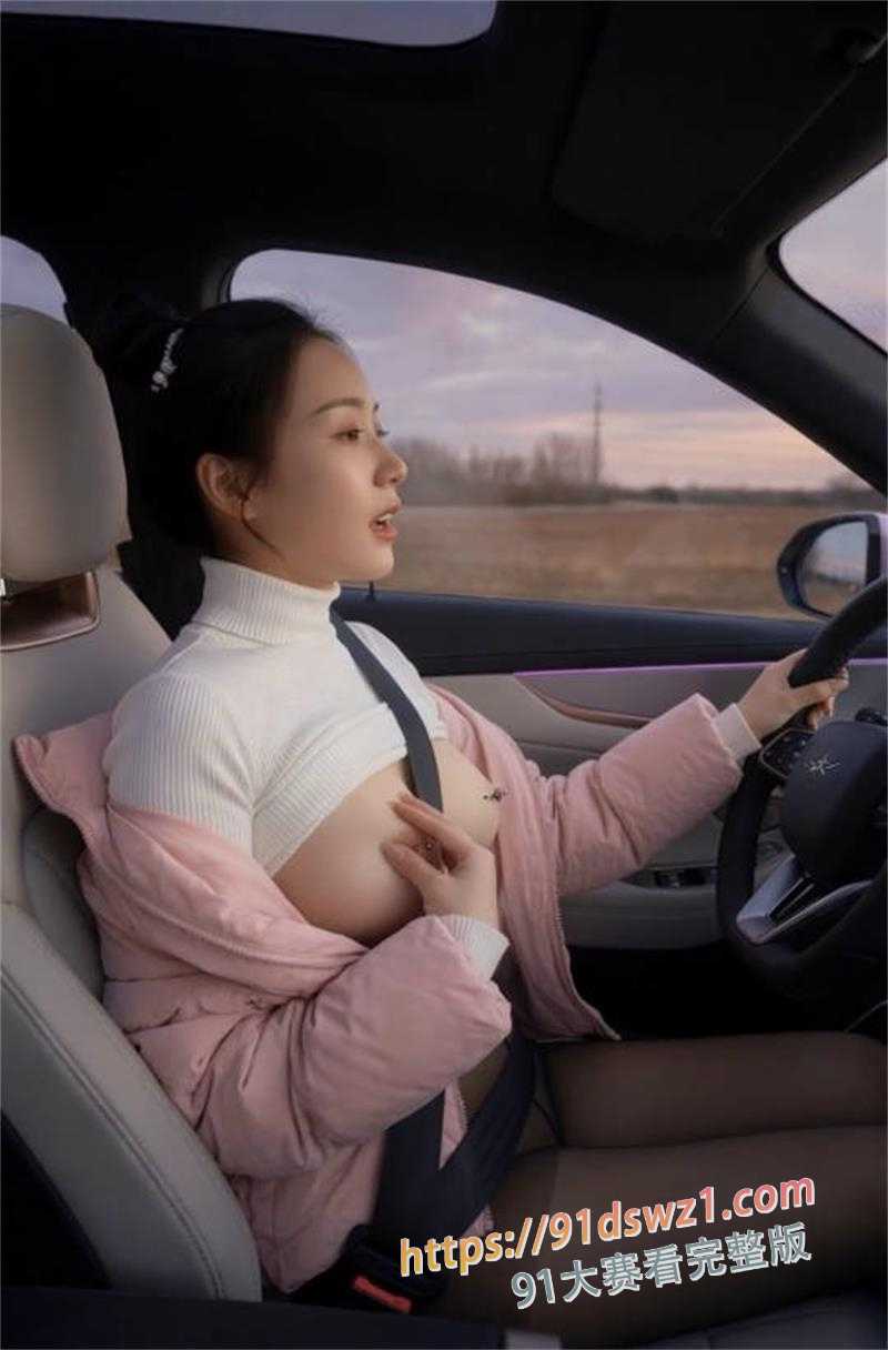 AI短剧 《洗澡堂的大爷们》旅行女博主 漏胸直播疲劳驾驶 定位温泉小镇 主动进男澡堂 和老头鸳鸯戏水狂口交 图2