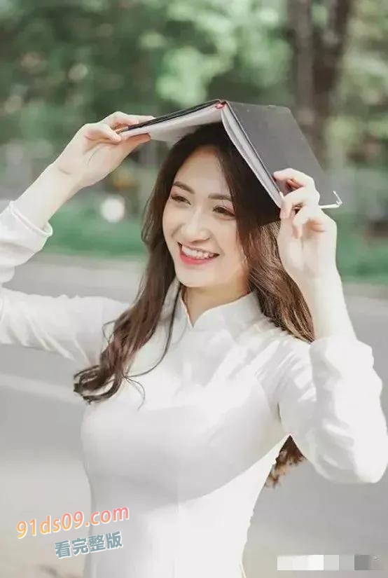 越南新生代女明星武氏英书私密照片被泄露，引发越南网友热议 图3