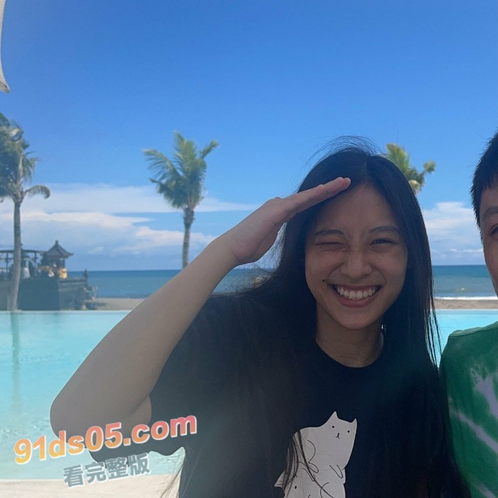澳大利亚留学舞蹈生 吴珺珊 出去后彻底放飞自我 自拍裸照吃鸡巴 各种约炮啪啪 骚母狗一只 图3