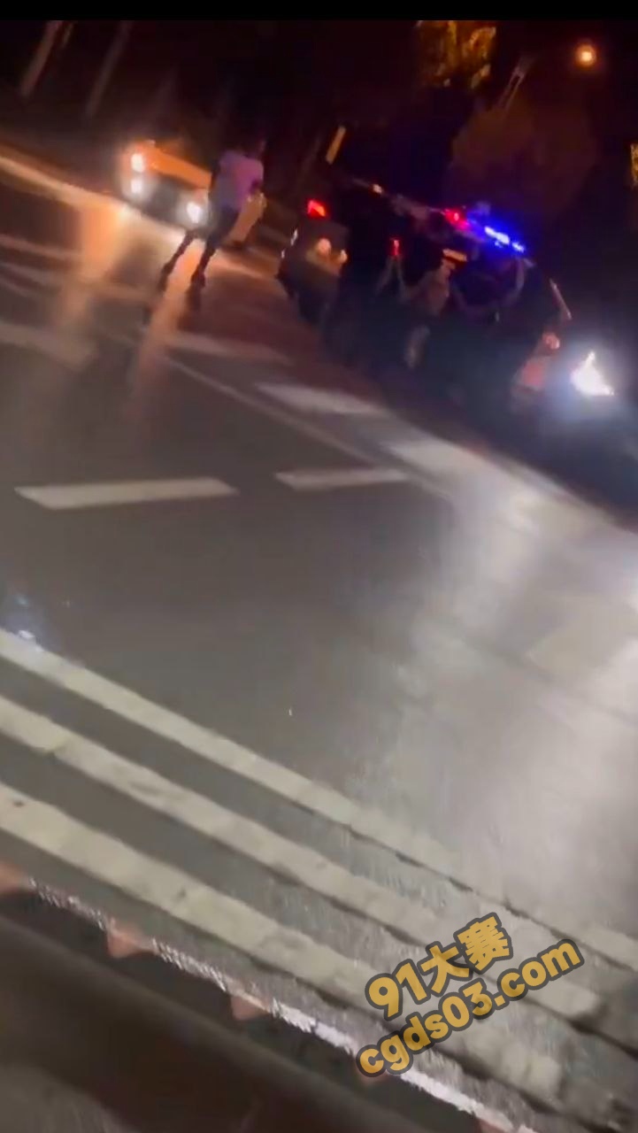 山东菏泽单县五中学生手拿利器约架现场 乌泱乌泱的全是人 真是闲得蛋疼！ 图2