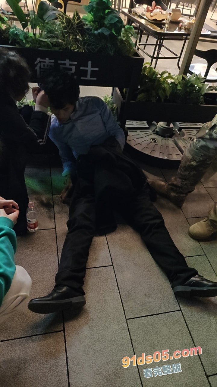二次元界抽象人物 网络恶俗组织新月成员 曹志豪 线下被多人围殴 打的鼻青脸肿 图5