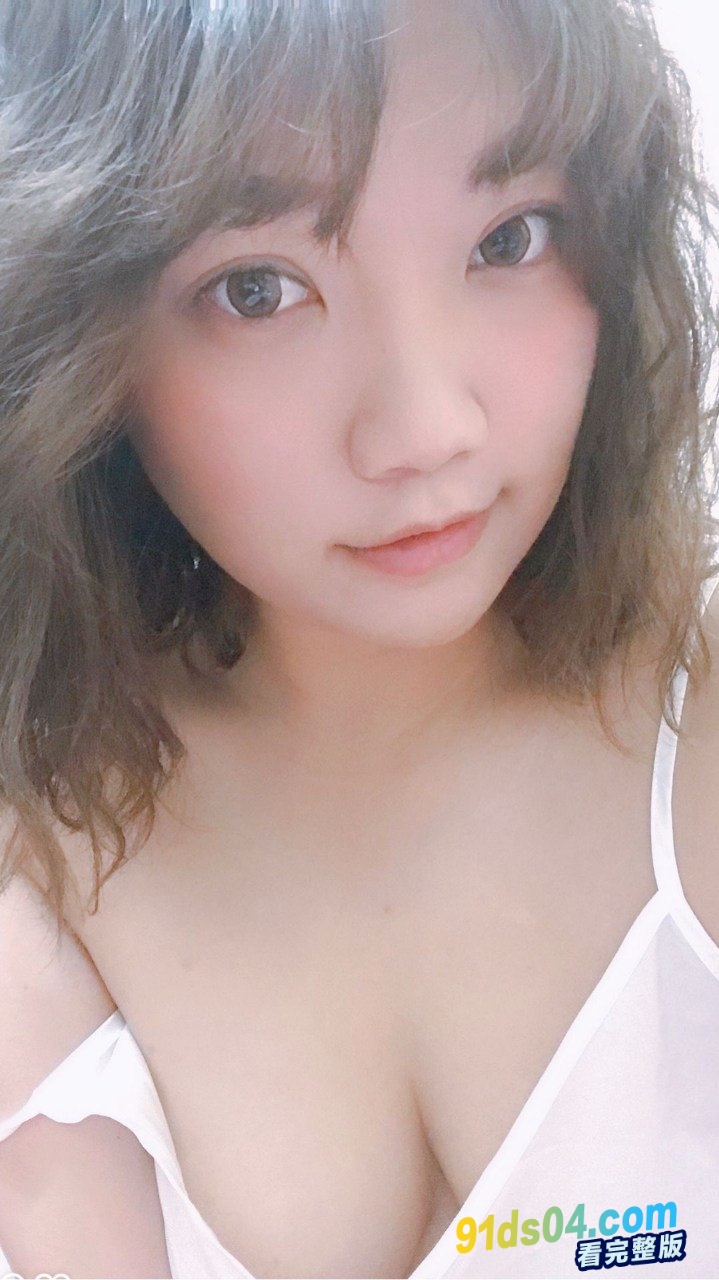 微胖气质巨乳金发妹陈婉瑜 和男朋友在情趣酒店私拍泄密 不穿内裤前来赴约坐等挨操，迫不及待扒开男朋友裤子要吃棒棒糖