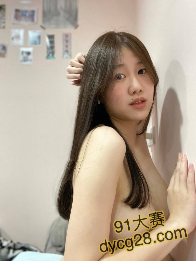 北京大学波霸 郭慧颖 一边写作业一边交作业 这大奶子看的我头发昏 图6