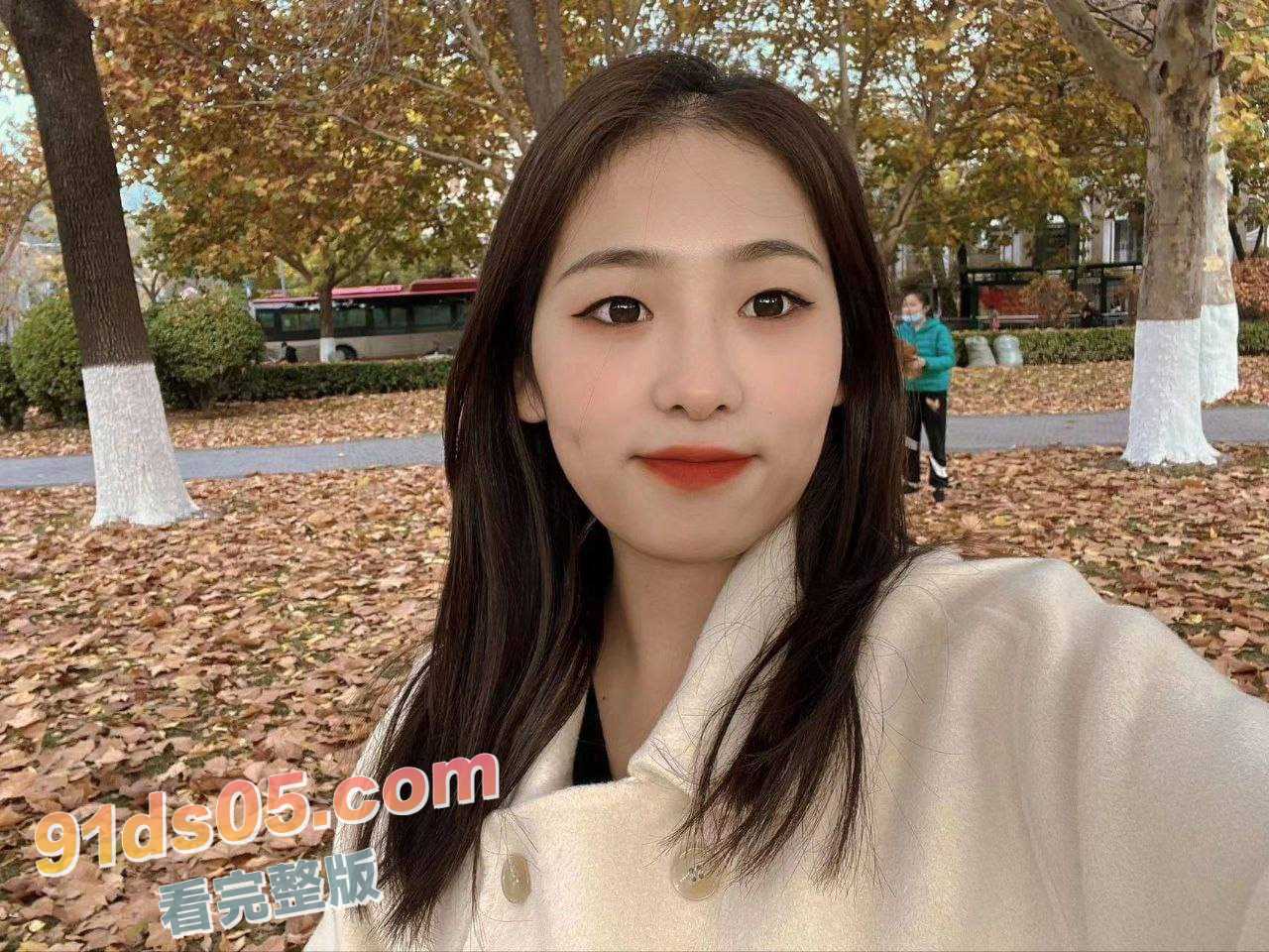 某高校极品清纯女大学生居家自拍视频泄露 在家穿黑丝情趣制服自慰，人前是清纯小仙女，人后是骚逼小母狗 图5