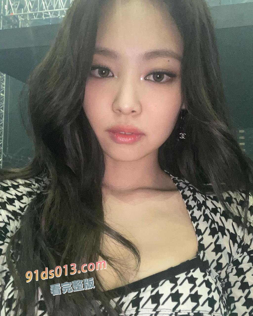 韩国女团 Blackpink 成员 jennie 首尔演唱会忘我演出不慎走光露出乳头 神秘三角带若隐若现！ 图8