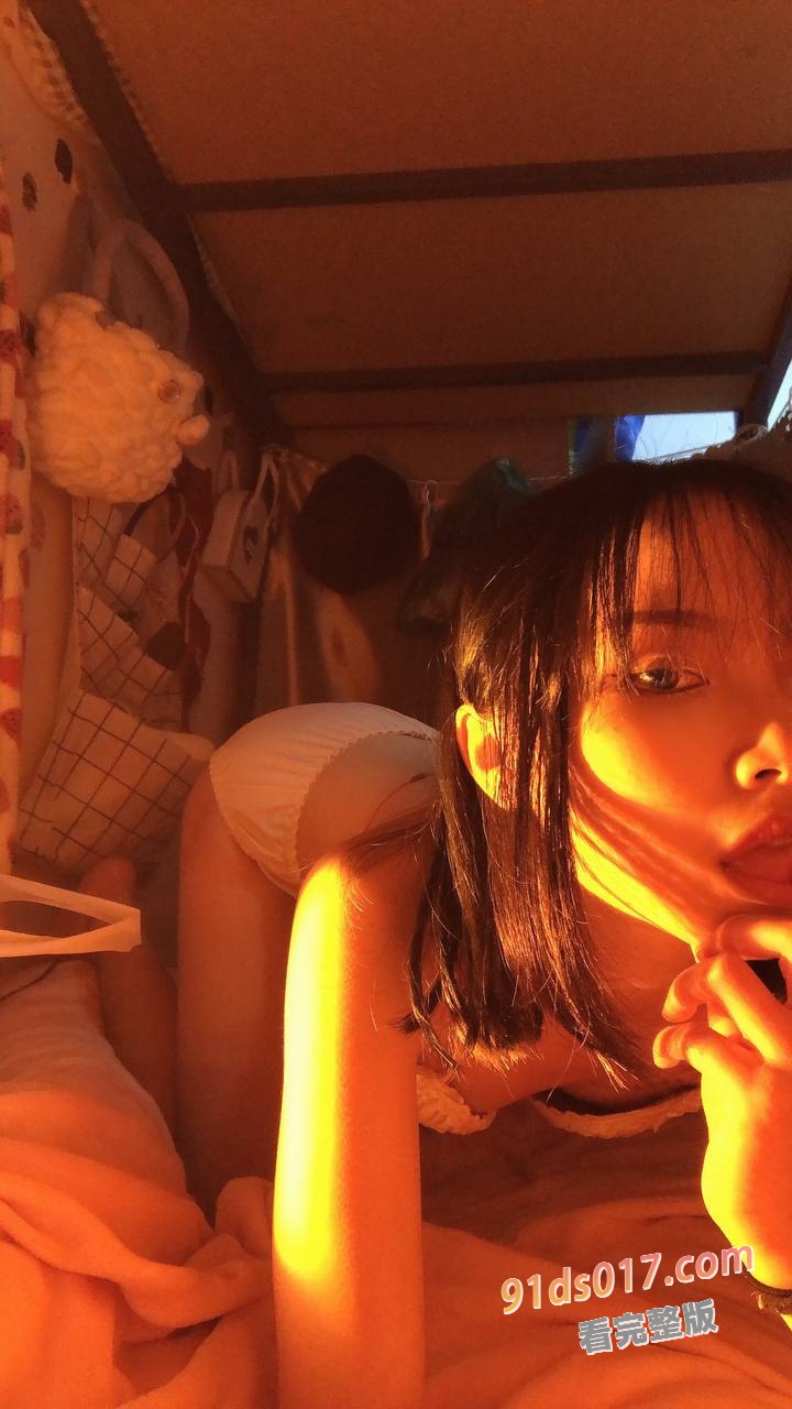 贵州艺术学院舞蹈系反差母狗李雅茹 腰缠红绳 舍友去上课就在宿舍发骚全裸自拍自慰！ 图17