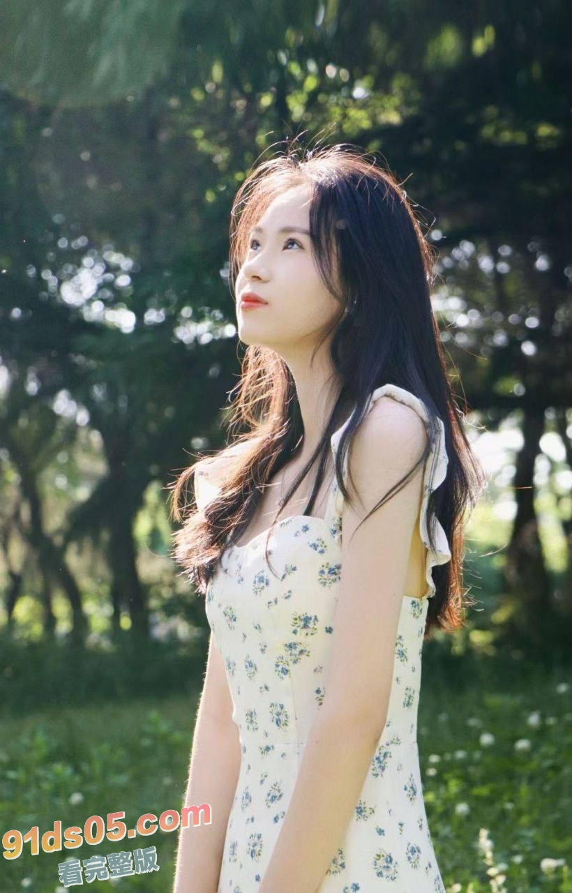 某高校极品清纯女大学生居家自拍视频泄露 在家穿黑丝情趣制服自慰，人前是清纯小仙女，人后是骚逼小母狗 图13