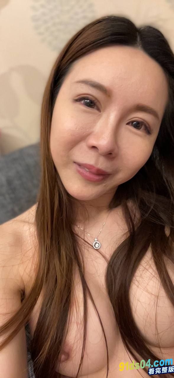 台湾抖音queena昆娜泄密 身材颜值都很高的一个御姐少妇，人前端庄的人妻 人后骚母狗，掰开骚穴给你看 图8