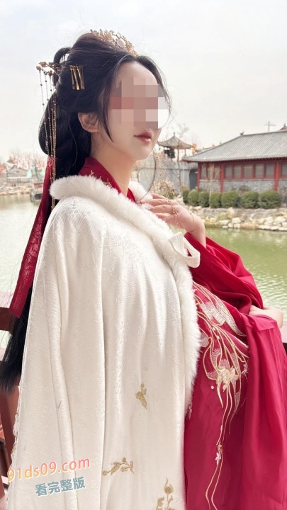 海角大神哄骗亲姐户外游玩穿上汉服旅拍，实际上是想爆操她的嫩逼。姐姐汉服气息让我看的鸡巴棒硬，子宫强烈收缩一插一喷，水是真多 图6