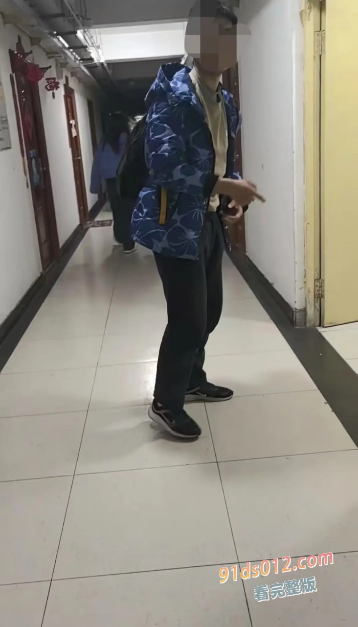 清华大学理工男 张植瑞 潜入华北电力大学跟踪偷拍，手机里发现大量厕所偷拍视频，有老师有学生视频！ 图11