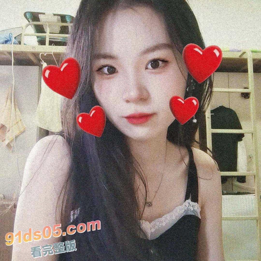 某高校极品清纯女大学生居家自拍视频泄露 在家穿黑丝情趣制服自慰，人前是清纯小仙女，人后是骚逼小母狗 图4
