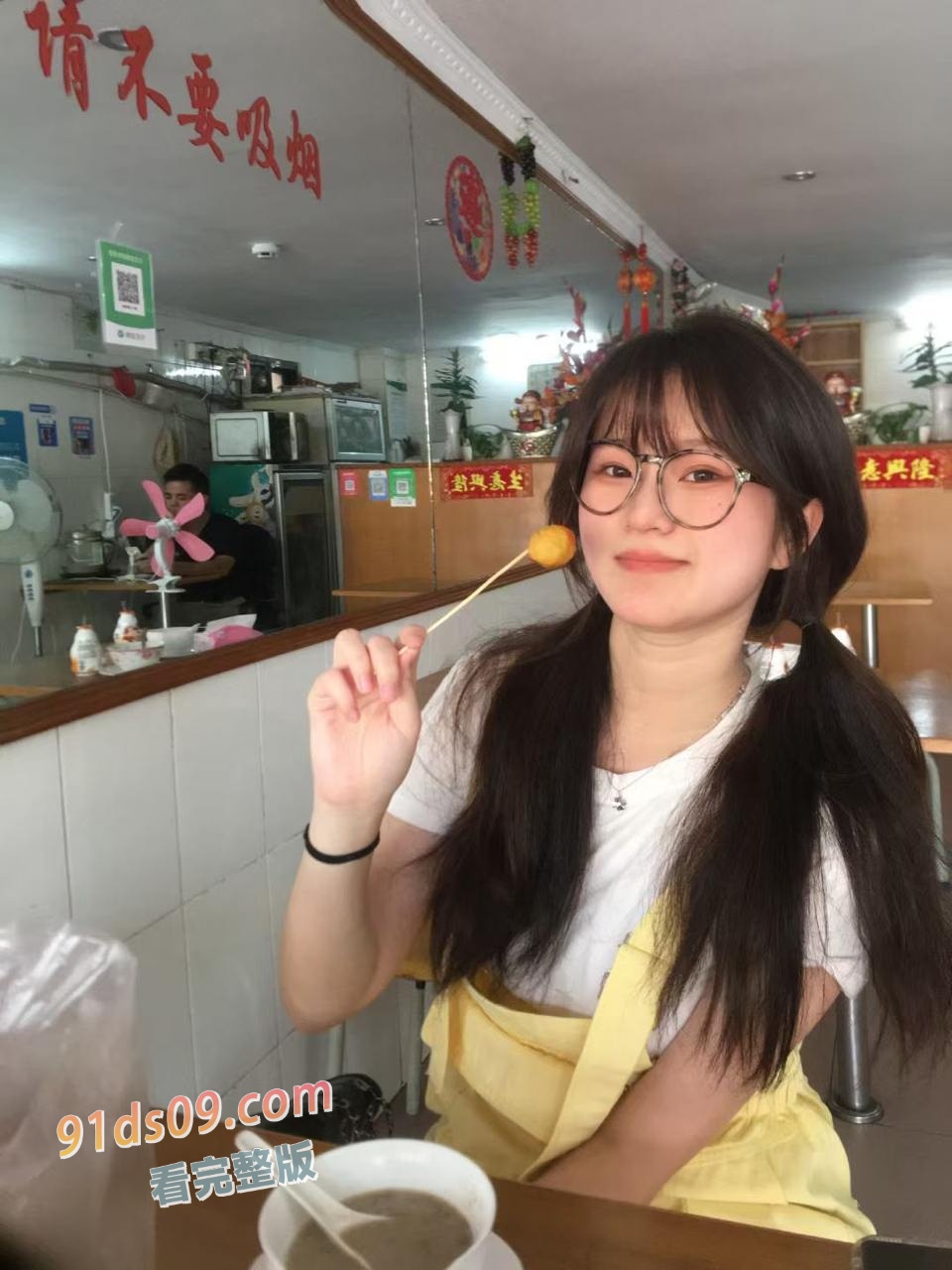 武汉文理学院眼镜骚妹吴婧妍 母狗勾引金主爸爸操逼玩穴 眼镜婊的骚逼为啥总是痒痒？ 图2