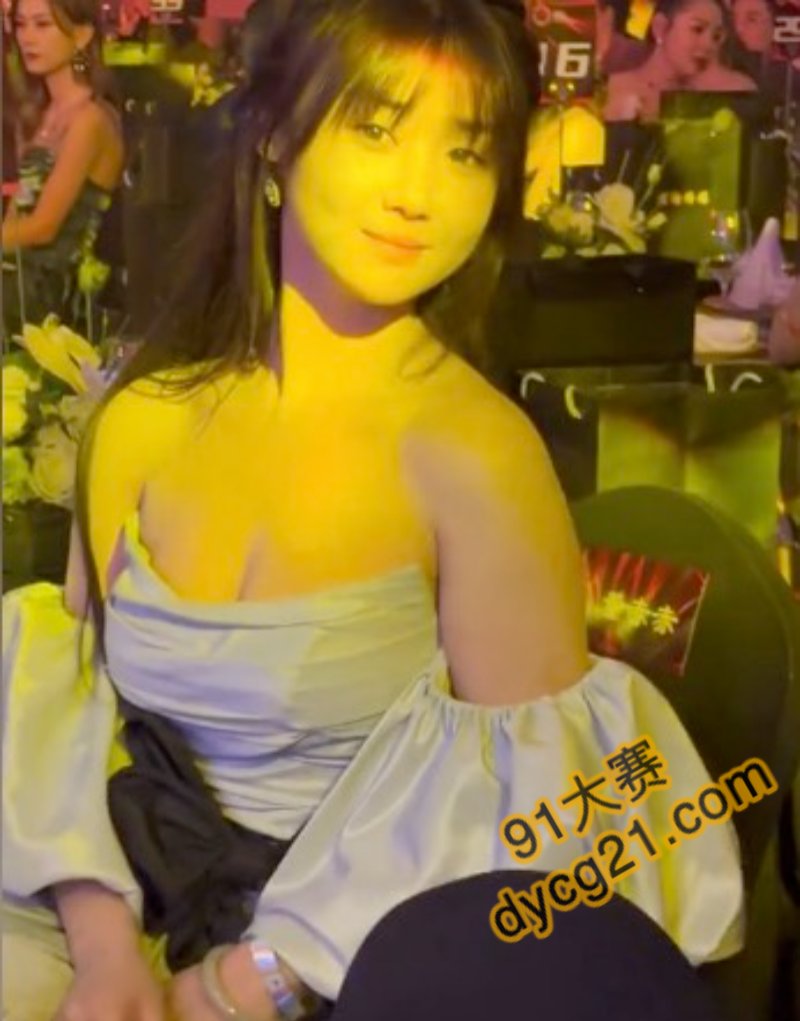 抖音百万粉网红「董赤赤」微胖身材白丝美腿被狂操嫩穴 这才是最好的炮架子 图5