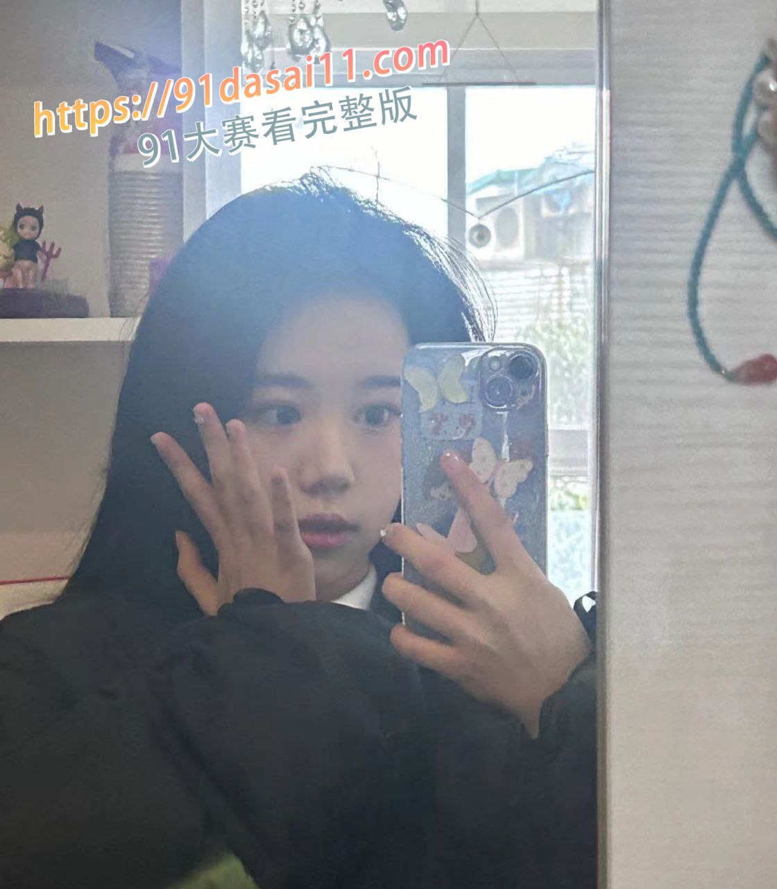 黄冠会倒扣 而女大母狗也喜欢抠逼自慰 很可惜没有逼脸同框 但是看美甲 不是拼图