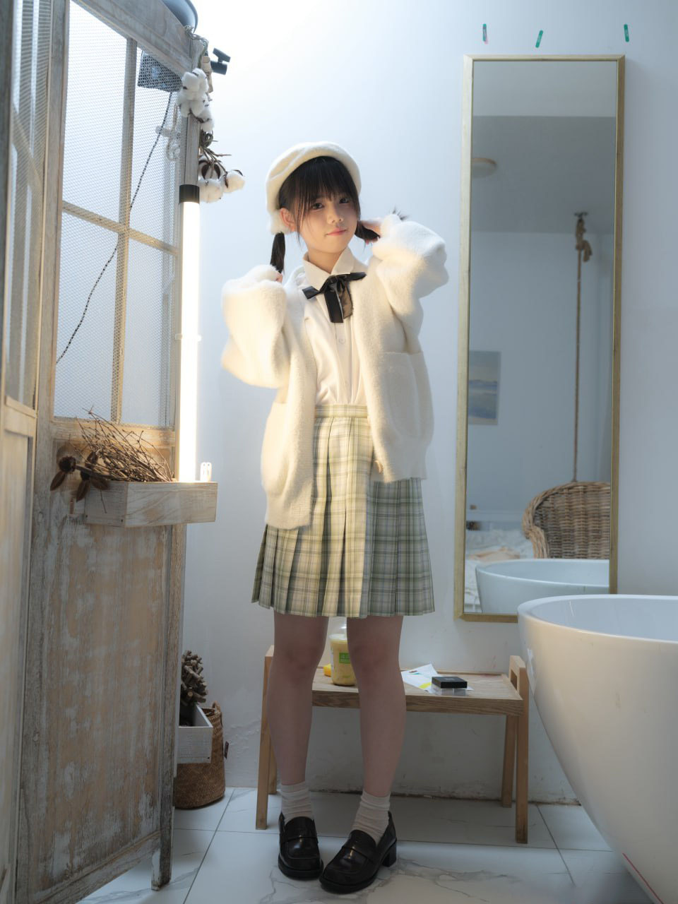 双马尾网黄 小鱼 穿JK制服拍写真 被肥宅摄影师捆绑调教 修长身材清纯脸蛋谁能不爱