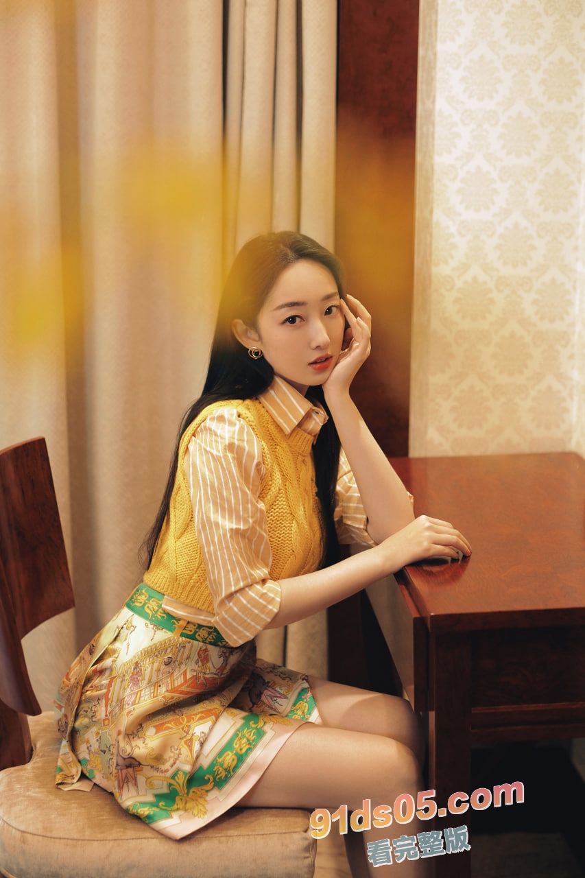 狗仔抄底偷拍女明星 性感女艺人 蒋梦婕 逛商场时裙底丁字裤被偷拍曝光!