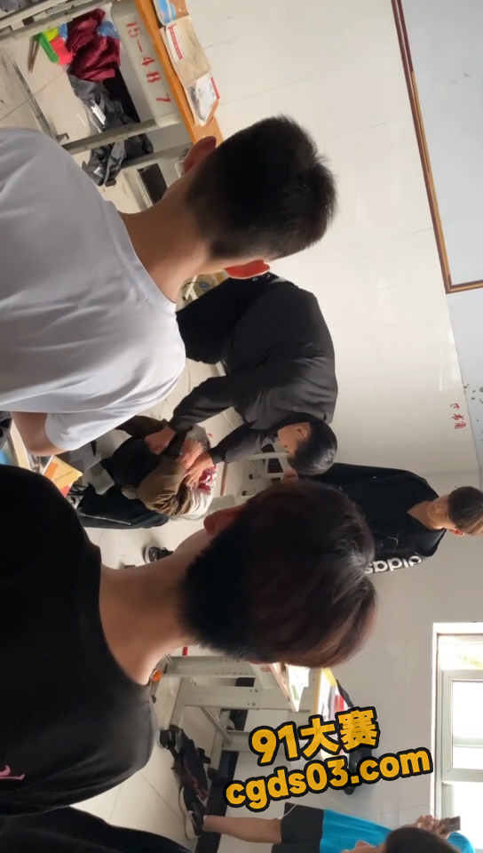 校园霸凌何时休 河南鹤壁技师学院再现校园暴力事件 现场惨不忍睹！ 图3