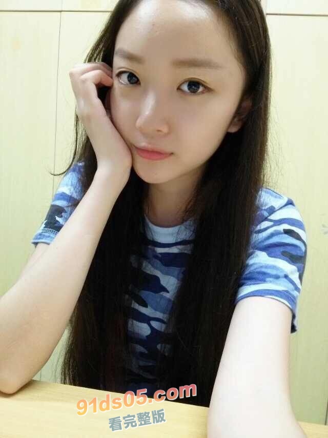 纯学妹被军训教官斩落胯下 穿着迷彩服被教官狂日嫩穴 肥美圆润翘臀后入太爽了 图1