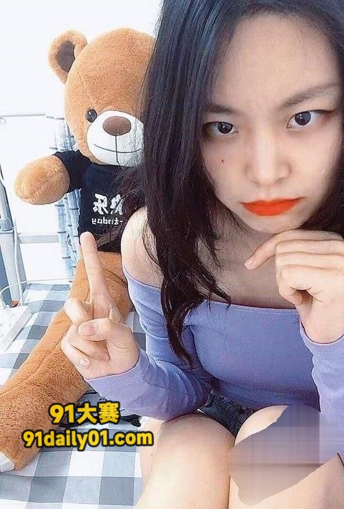 武昌职业学院反差女学生 曹心宇 不雅性爱视频流出 甜美外表显反差魅力！