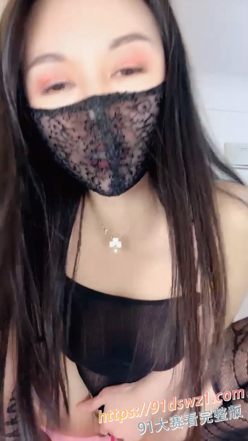 国产主播黑丝少妇钢管舞 各种高难度姿势表演 妖娆的脸蛋配上动作极具诱惑感 图4