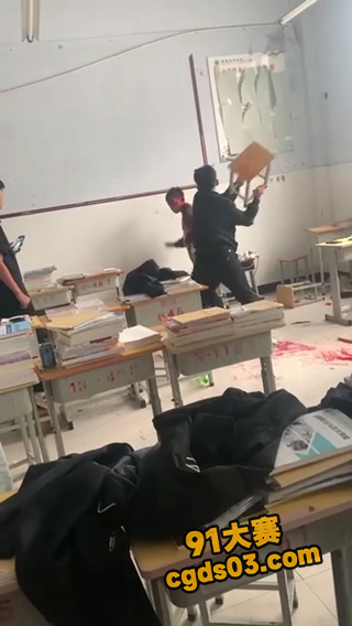 校园霸凌何时休 河南鹤壁技师学院再现校园暴力事件 现场惨不忍睹！ 图1